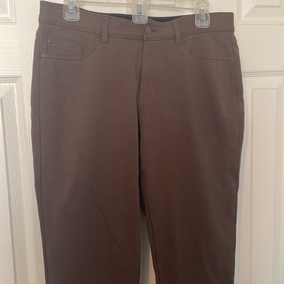 Chicos Size 1 Women’s Pants Brown Cropped Zipper Fly 10” Rise EUC Some Stretch - Picture 2 of 10